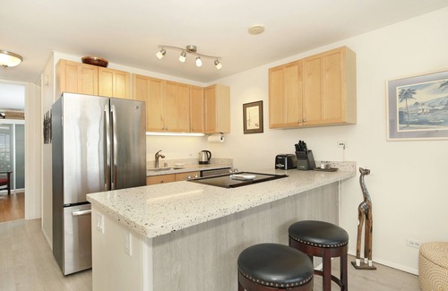 Waikiki Condo | Luscious Green Golf Course & Mountain Views! FREE Wi-Fi, Parking, Pool!