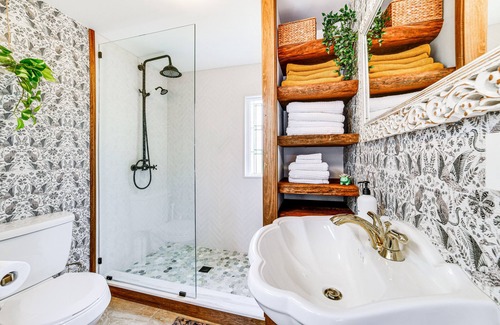 Livingston Manor House | Lush, Charming 1800’s Farmhouse on Secluded Oasis!