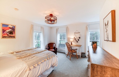 Livingston Manor House | Lush, Charming 1800’s Farmhouse on Secluded Oasis!