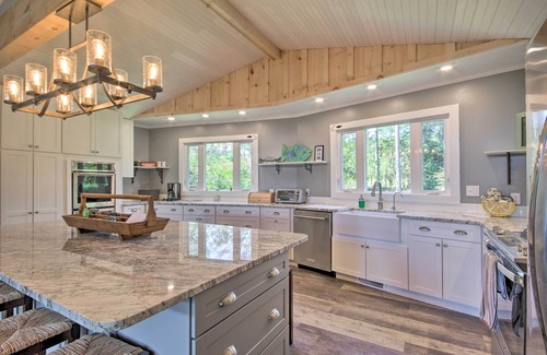 Gilbert House | Lush Gilbert House w/Outdoor Oasis on Lake Murray
