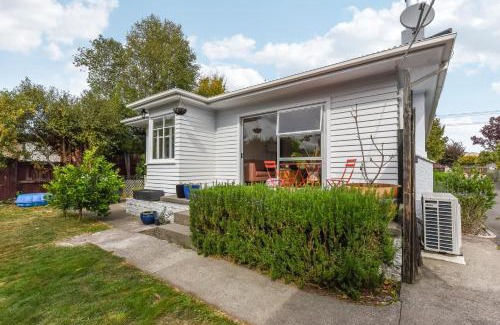 Blenheim House | Lush Oasis - Blenheim Holiday Home