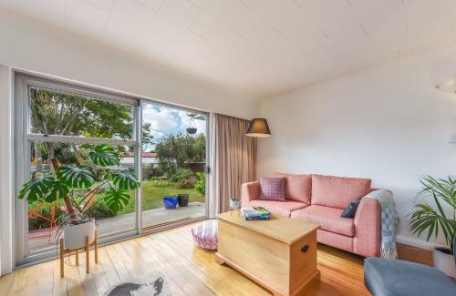 Blenheim House | Lush Oasis - Blenheim Holiday Home