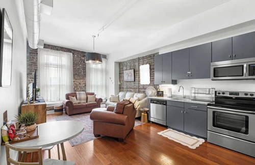 Historic District - North Apartment | Lush Savannah Loft - Near Plant Riverside District
