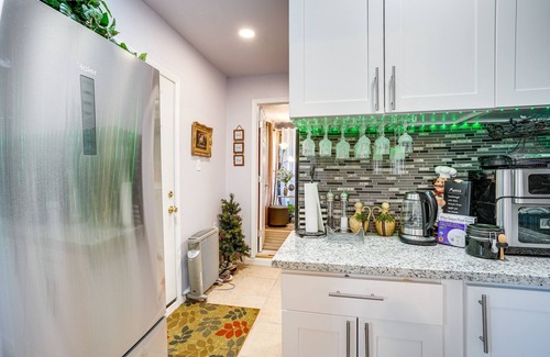 Vallejo House | Lush Vallejo Cottage - 20 Mi to Napa Wineries