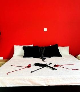 Gurugram Apartment | Lusty Stay for Couple with Jacuzzi