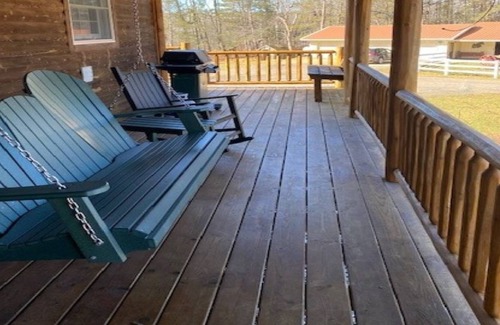 Luther House | Luther Leisure Lodge Retreat- 8 person hot tub!