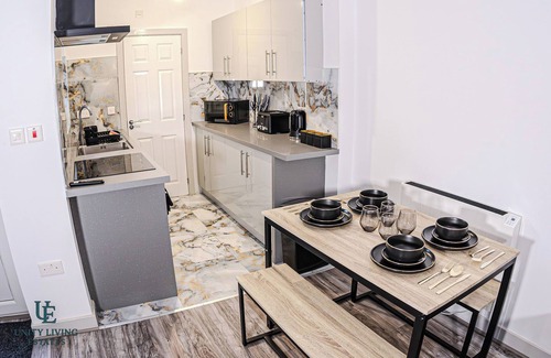 Manchester Apartment | Luxór 1-Bed Stay Near Etihad Stadium & Co-op Live | Just 10 min- Mcr City Centre