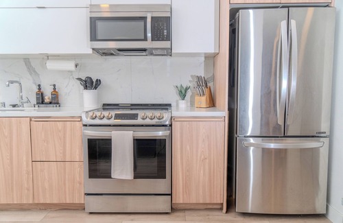 Hollywood Apartment | Lux 1BR Hollywood Retreat - Steps to Walk of Fame!
