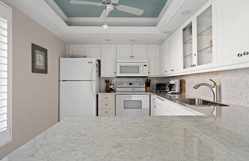 Fort Pierce Condo | Lux 2/2 with beach, pools, golf, pickleball, tennis.