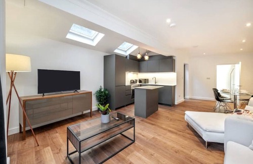 Elephant and Castle Apartment | Lux 2 Bed 2 Bath with Garden, Big Ben, Westminster