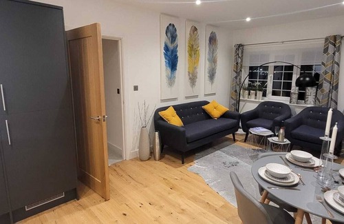 Wainscot Apartment | Lux 2 Bed Flat In The Heart Of Rochester
