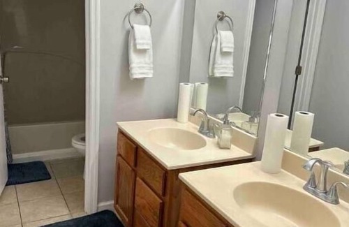 Hope Gardens Condo | Lux 2-Bedroom Condo w/Free Parking