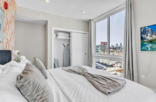 Northern Liberties Apartment | Lux 2BD with KINGS - Pier Views - Near Fishtown!