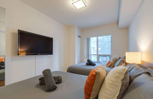 Toronto Entertainment District House | LUX 2BR 1BA Steps to CN Tower W Parking included