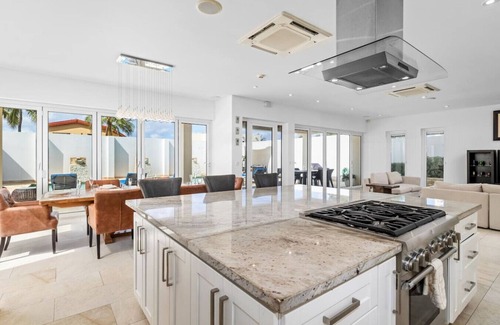 Opal House | LUX 2BR Pool 5mins Beach | Villa Ocean by Bocobay