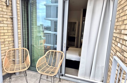 St. Mary's Park Apartment | Lux 3-Bedroom Battersea Penthouse w/3 Private Balconies near Clapham, Nine Elms