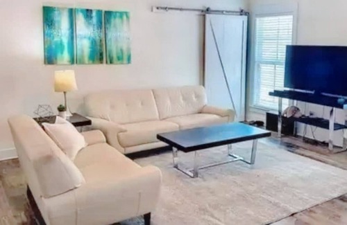 Gonzales House | Lux 3 bedroom near lsu and southern only 75.00 Cleaning fee