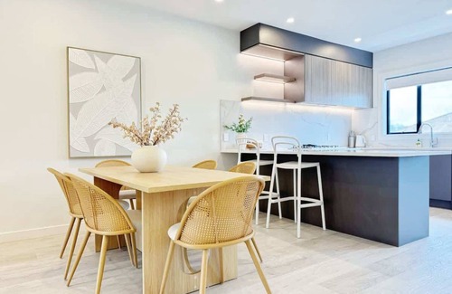 Greenlane Condo | Lux 4B Family&Business Travel Suite-ASBshowgrounds