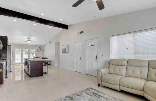 Canyon Gate House | LUX 4BR/2BA Dolce Vita Villa Home w/ Pool