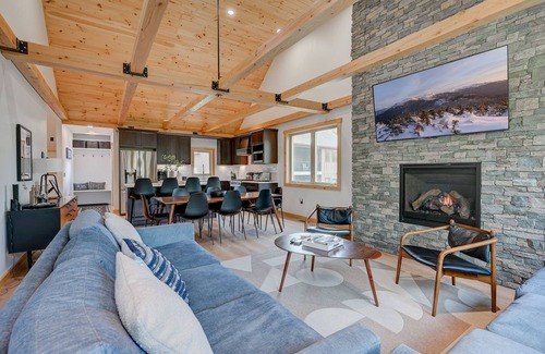 Notchland House | LUX - 5 Mins to StoryLand - Sleeps 12- Mountain View’s