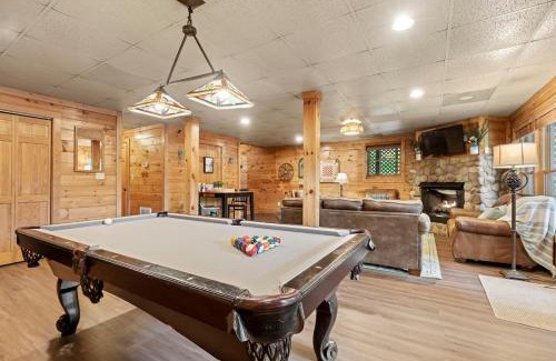 Blue Ridge House | Lux 5Br w hot-tub game room & mountain views