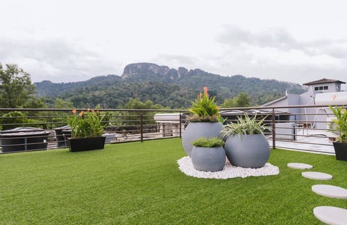 Taman Melawati Cottage | Lux 6BR Home Private Rooftop Garden Kemensah KL