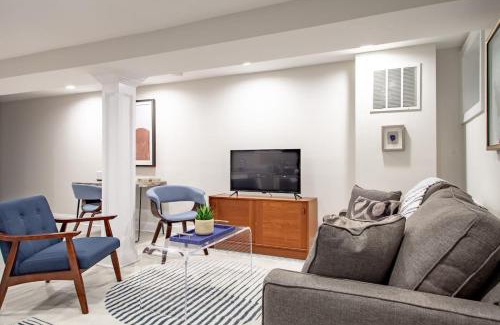 Park View Apartment | Lux CoHi Cove Walk to METRO Subway Shopping Howard Univ Medstar
