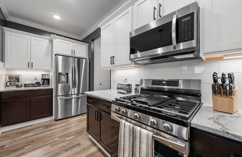 Weinland Park House | Lux Columbus 1BR, 1Bath - HotTub