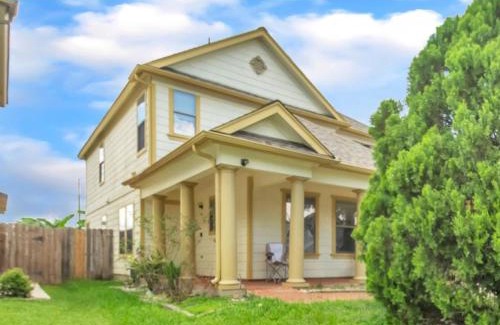 Houston Ski Chalet | Lux Comfy Home Mins To NW Med Hospital Airport!