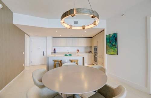 Seybold Condo | Lux Condo 24th Floor Oceanfront 2403