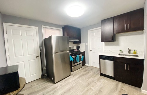 Tri-Taylor Apartment | LUX CONDO NEAR DOWNTOWN and now offering car rental service.