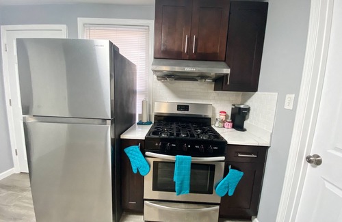 Tri-Taylor Apartment | LUX CONDO NEAR DOWNTOWN and now offering car rental service.