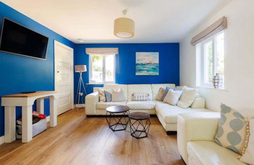 Birdham House | Lux Countryside Haven Mins to Beach Garden