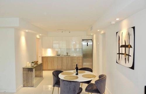 City Center Condo | Lux design 2 bedroom unit sleep 4 in SoBe bst area