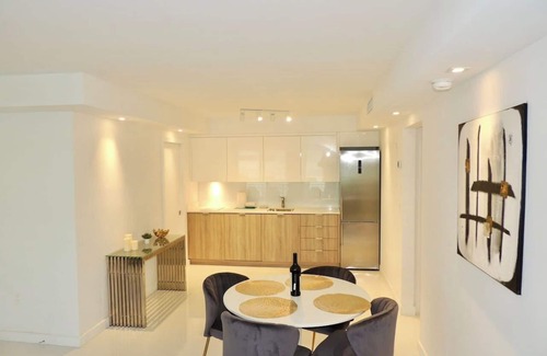City Center Condo | Lux design 2 bedroom unit sleep 4 in SoBe bst area