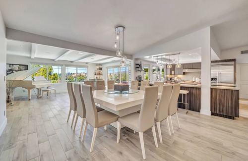 Woodland Hills House | Lux. Entertainer's Home W/Infinity Pool & View!
