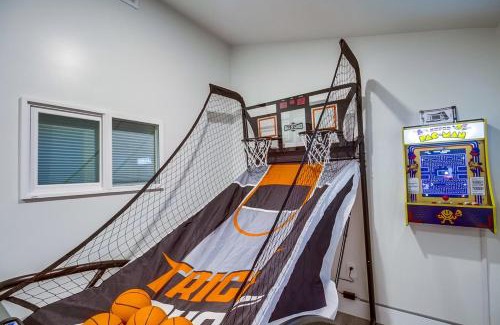 Middletown House | Lux Escape 3: Views Spa Games Safari Tent Golf