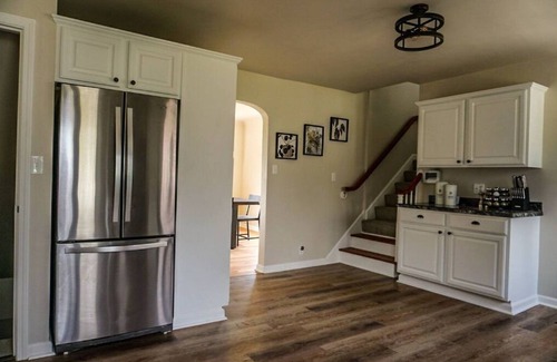 Butte House | Lux family retreat, hot tub, specular views. Spacious home on the golf course.