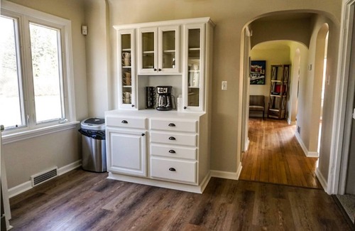 Butte House | Lux family retreat, hot tub, specular views. Spacious home on the golf course.