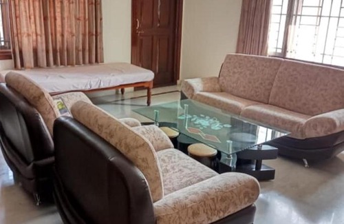 Sangareddi Bed & Breakfast | Lux Guesthouse
