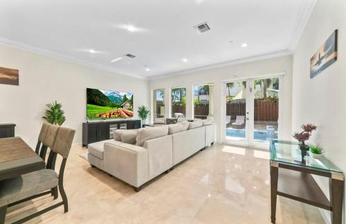 Coral Ridge House | Lux Home with Rooftop & Elevator 2mi to Beach