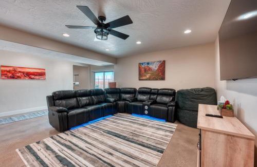 Kanab House | Lux Kanab Home with Pool Hot Tub Pickleball Courts