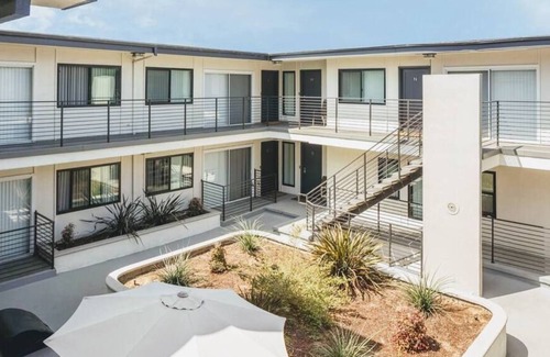 El Segundo Apartment | Lux King 1 BR/1BA near beaches & outdoor dining