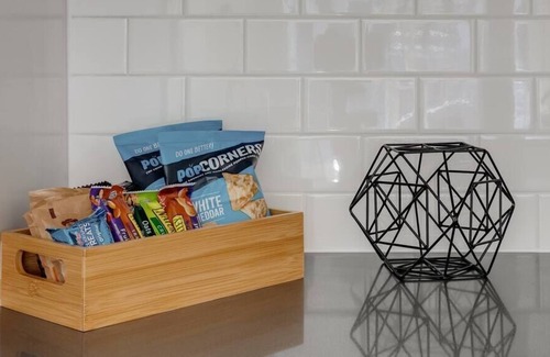 El Segundo Apartment | Lux King 1 BR/1BA near beaches & outdoor dining
