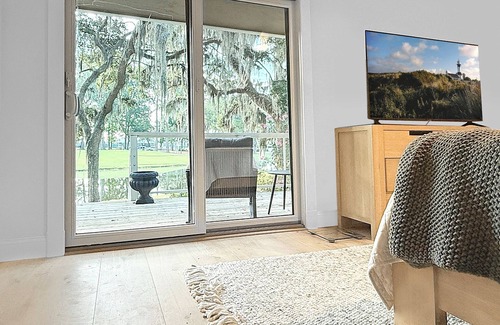 Okatie House | Lux King Bed, Free Daily Golf, Heated/Cooled Pools, Free Bikes, Parris Is, Gated