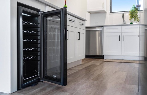West Palm Beach Apartment | Lux King Suite|EV|Onsite Gym|Near PBI, Beach, Hospitals & shopping