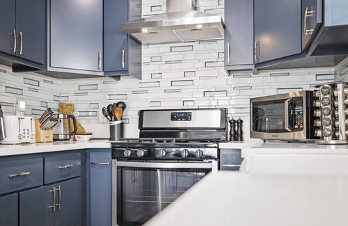 Panorama City House | LUX - LA Relaxing Oasis w/HotTub, Gym, & Workspace - Van Nuys