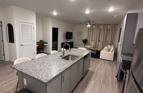Richmond Apartment | Lux Living, with Free Parking in City Central