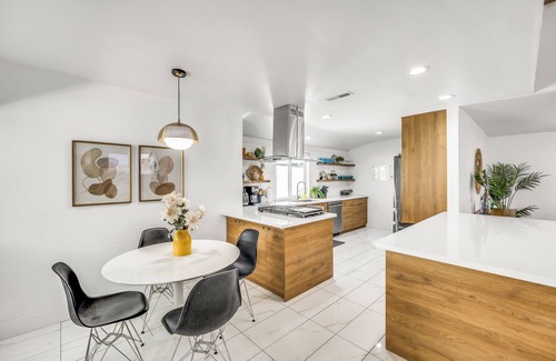Patton House | LUX Modern Home w Pool/Jacuzzi Game 5 min 2 Casino