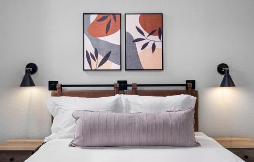 North Valley House | Lux Modern, Pet Friendly, Pool, Hot Tub, Tennis